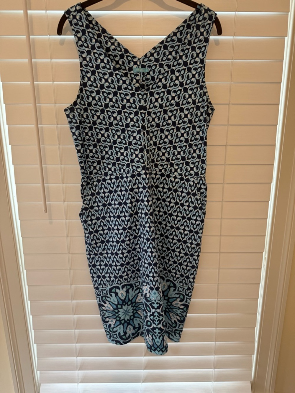 J McLaughlin Sleeveless V‑Neck Midi Dress